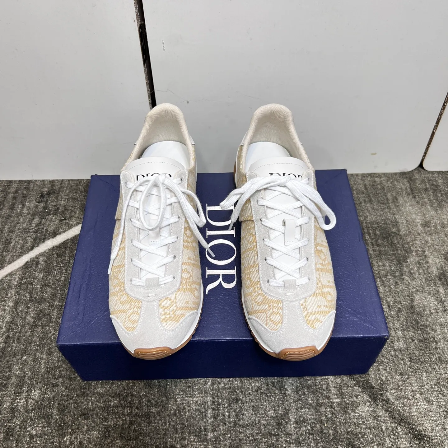Factory price: 420💰【DIAo•Dior】Original quality.~ Unique modern style sneakers. 🏃A must-have casual shoe for trendy men😍😍 Original brand imported from Italy, imported original leather, sheep lining (refuses to discolor and grind feet) Sole: Original sole provided by the original factory, French lazy style design ⚠️Fit to the feet, original quality, super comfortable original sole. It’s like shooting the real thing 🎬The real thing is better, high-quality sneakers, size: 38-44, custom-made 45